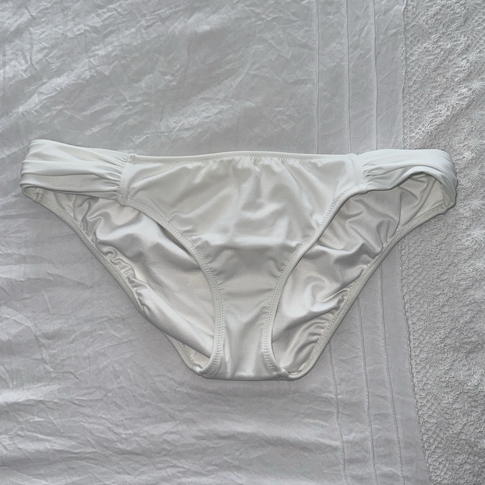 Victoria’s Secret Flounce Bikini - Picture 4 of 5
